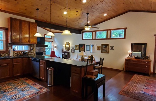 Tracy City Cabaña | Peaceful Mountaintop Cottage