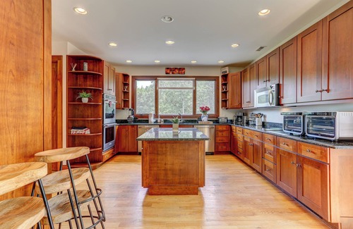 Beemerville Casa | Peaceful Mountian Oasis: Firepit, Hot Tub, Sauna!