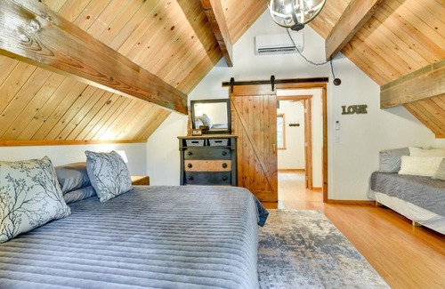 Zigzag Casa | Peaceful Mt Hood Cabin with Hot Tub and Fire Pit!