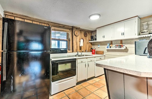 Mount Sterling Cabina | Peaceful Mt Sterling Cabin: Deck & Fire Pit!
