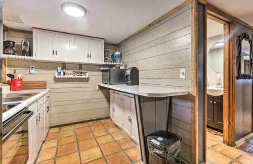 Mount Sterling Cabina | Peaceful Mt Sterling Cabin: Deck & Fire Pit!
