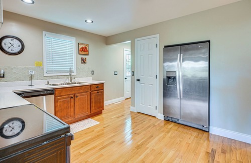 Murray Casa | Peaceful Murray Home ~ 8 Mi to Kentucky Lake!