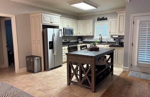 Winchester Casa | Peaceful neighborhood showcasing, 3-bed house in amazing Winchester private pool