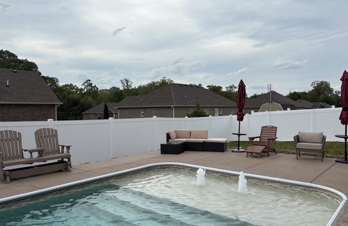 Winchester Casa | Peaceful neighborhood showcasing, 3-bed house in amazing Winchester private pool