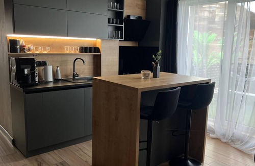Floresti Apartamento | Peaceful neighborhood, fresh air, your urban sanctuary.