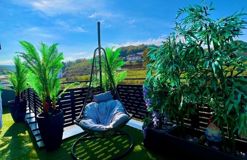 Floresti Apartamento | Peaceful neighborhood, fresh air, your urban sanctuary.