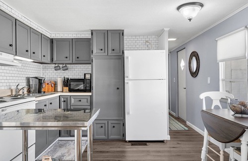 Laurel Casa | Peaceful Nokomis Retreat | 5 Mins to Beach | Ideal for 55+