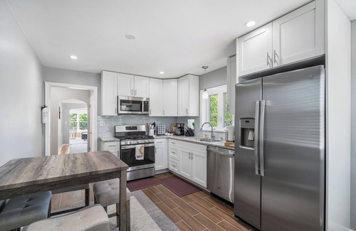 Cragin Apartamento | Peaceful Oasis - Captivating Six-Bedroom Escape