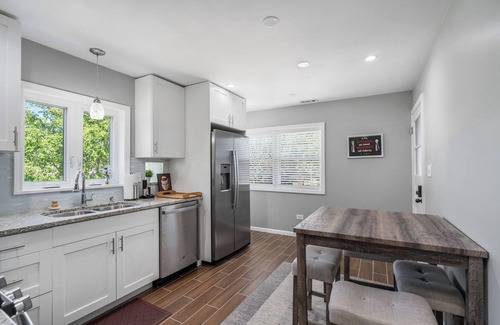 Cragin Apartamento | Peaceful Oasis - Captivating Six-Bedroom Escape