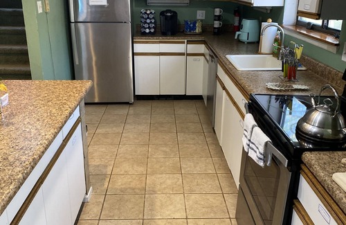 Woodridge Casa | Peaceful Oasis Nestled in a Wooded Community Perfect for Couples and Families.