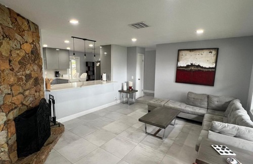 Lake Worth Casa | Peaceful oasis ready for you
