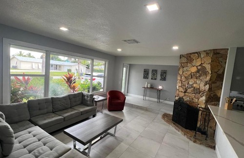 Lake Worth Casa | Peaceful oasis ready for you