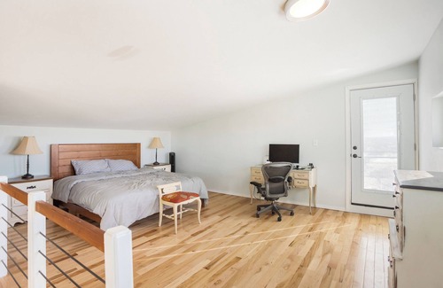 Hereford Otro | Peaceful Off-Grid Getaway, Modern Comfort in the Desert