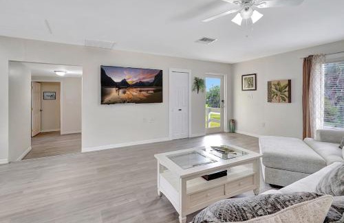 Truckland Casa | Peaceful Old Charm Oasis Near The Beach -Huge Yard