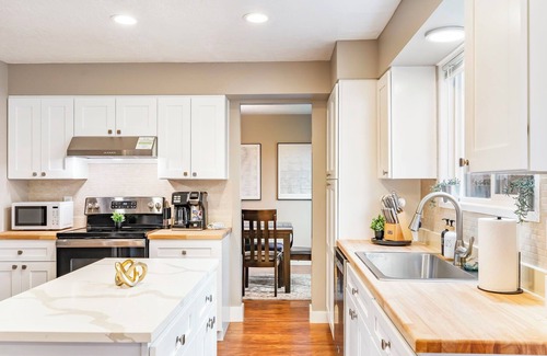 Troutdale Casa | Peaceful Parkside Pad - Game Room