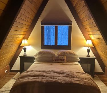 Lanesville Casa | Peaceful Peaks Cabin