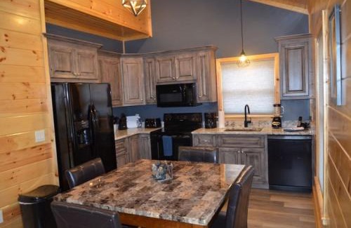 Tellico Plains Casa | Peaceful Pearl Bear Home - Field Trails and Fishing Nearby