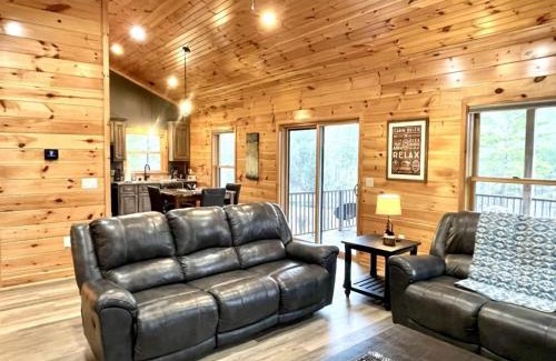 Tellico Plains Casa | Peaceful Pearl Bear Home - Field Trails and Fishing Nearby