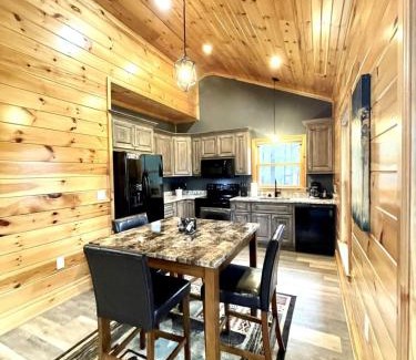 Tellico Plains Casa | Peaceful Pearl Bear Home - Field Trails and Fishing Nearby