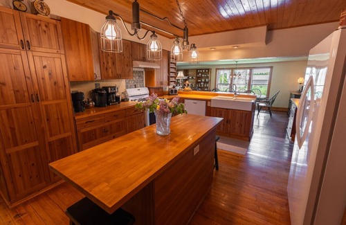 Pepin Otro | Peaceful Pepin Farmhouse Getaway
