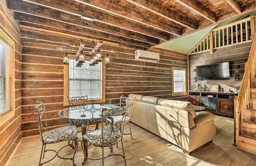 Robstown Casa | Peaceful Pet-Friendly Cabin on Nueces River!