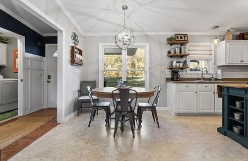 Cross Hill Cabaña | Peaceful Pet Friendly 3BR 2BA Cottage w/ dock!