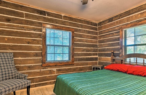 Robstown Cabina | Peaceful Pet-Friendly Cabin on Nueces River!