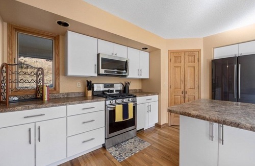 Rapid City Casa | PEACEFUL PINES (5-Bedroom Home) by RedAwning