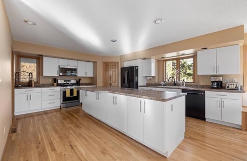 Rapid City Casa | PEACEFUL PINES (5-Bedroom Home) by RedAwning