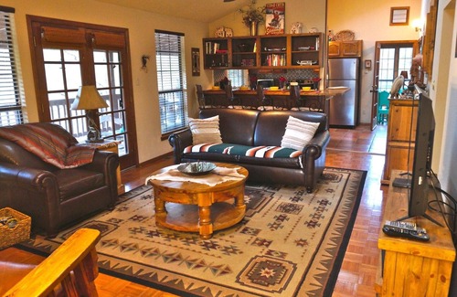 Ruidoso Cabina | Peaceful Pines Cabin - Two Bedroom Cabin