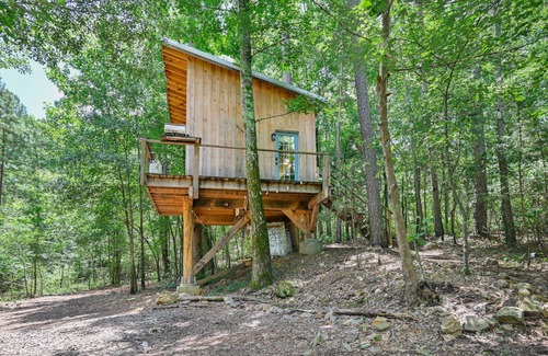 Boles Cabina | Peaceful Pines Treehouse