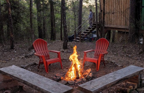 Boles Cabina | Peaceful Pines Treehouse