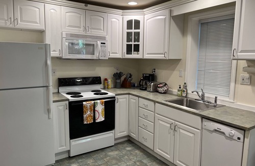 Education Hill Apartamento | Peaceful place mins to downtown with workspace and kitchen