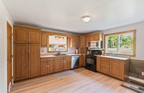 Wolcott Casa | Peaceful Port Bay retreat for fall or holiday stay