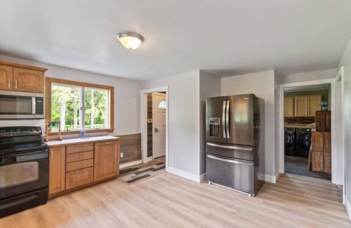 Wolcott Casa | Peaceful Port Bay retreat for fall or holiday stay