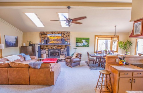 Colorado Springs Casa | Peaceful private 15 acres, hot tub & pond! Black forest - 25 mins from Springs