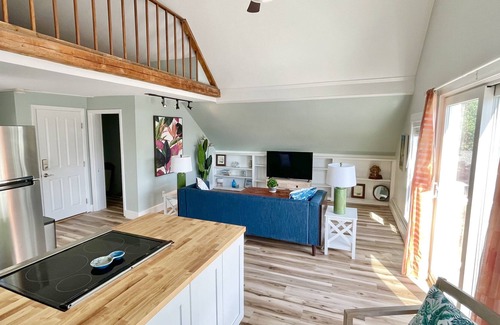 Hampton Condominio | Peaceful private retreat a seven minute walk to the ocean