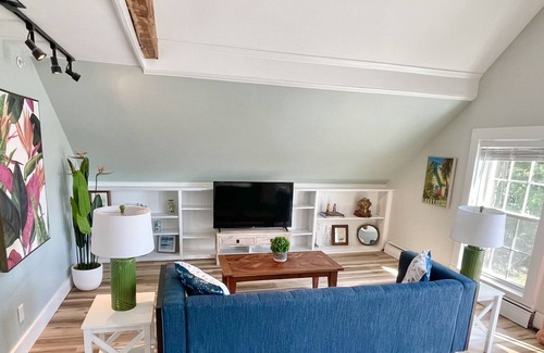 Hampton Condominio | Peaceful private retreat a seven minute walk to the ocean