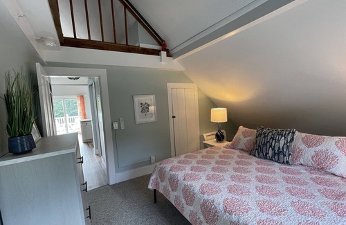 Hampton Condominio | Peaceful private retreat a seven minute walk to the ocean