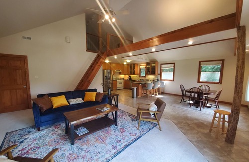 Pittsboro Casa | Peaceful, Private Treehouse on Terell's Creek