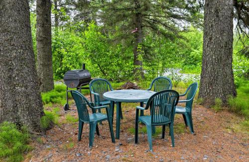 Seward Apartamento | Peaceful, Quiet Seward Apt with Back Yard and Mtn Views