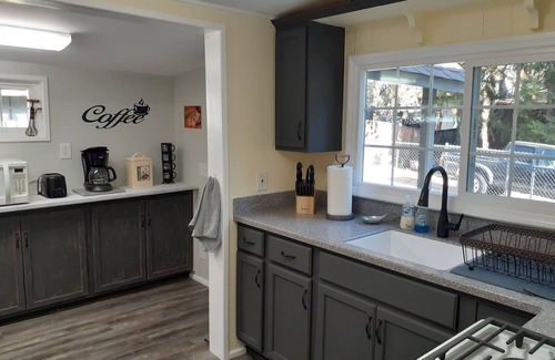 Crestline Casa | Peaceful, Quite Location ! Close to Everything! "31 Day Minimum"