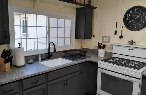 Crestline Casa | Peaceful, Quite Location ! Close to Everything! "31 Day Minimum"