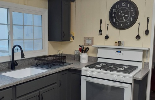 Crestline Casa | Peaceful, Quite Location ! Close to Everything! "31 Day Minimum"