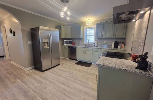 North Belmont Casa | Peaceful Ranch - Charming 4-bedroom house with stylish accents in lovely Belmont
