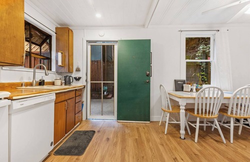 Rio Nido Cabina | Romantic Redwood Hideaway - Hot Tub, A/C, Walk to Russian River and Downtown