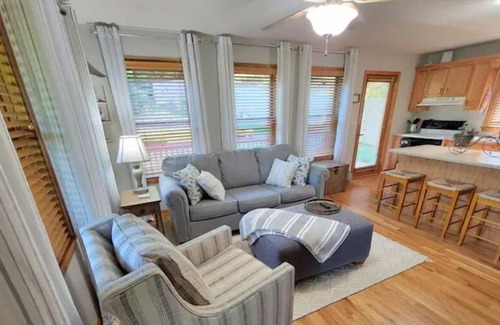 Galax Cabina | Peaceful & Relaxing Creekside Cabin Book 3 Nights Get 1 Night Free Book 7/Get20%