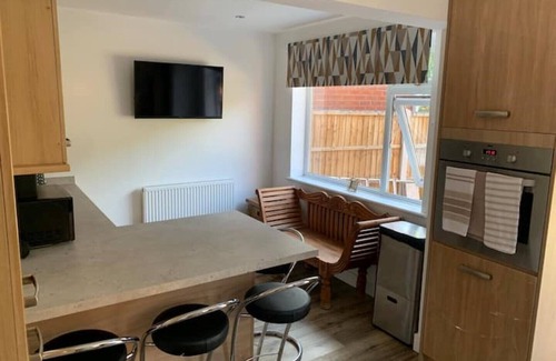 Chester Casa | Peaceful renovated home, fab location, pet friendly, garden & parking sleeps 5