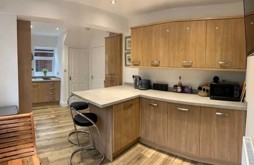 Chester Casa | Peaceful renovated home, fab location, pet friendly, garden & parking sleeps 5