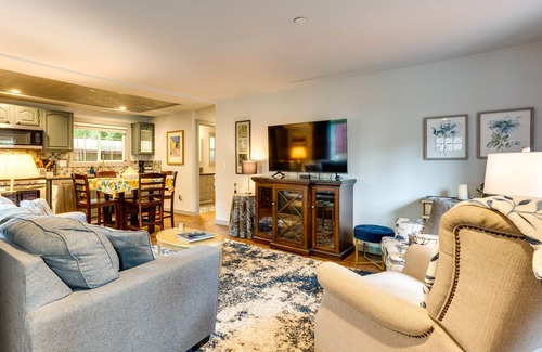 Maple Heights-Lake Desire Casa | Peaceful Renton Retreat w/ Hot Tub Access!